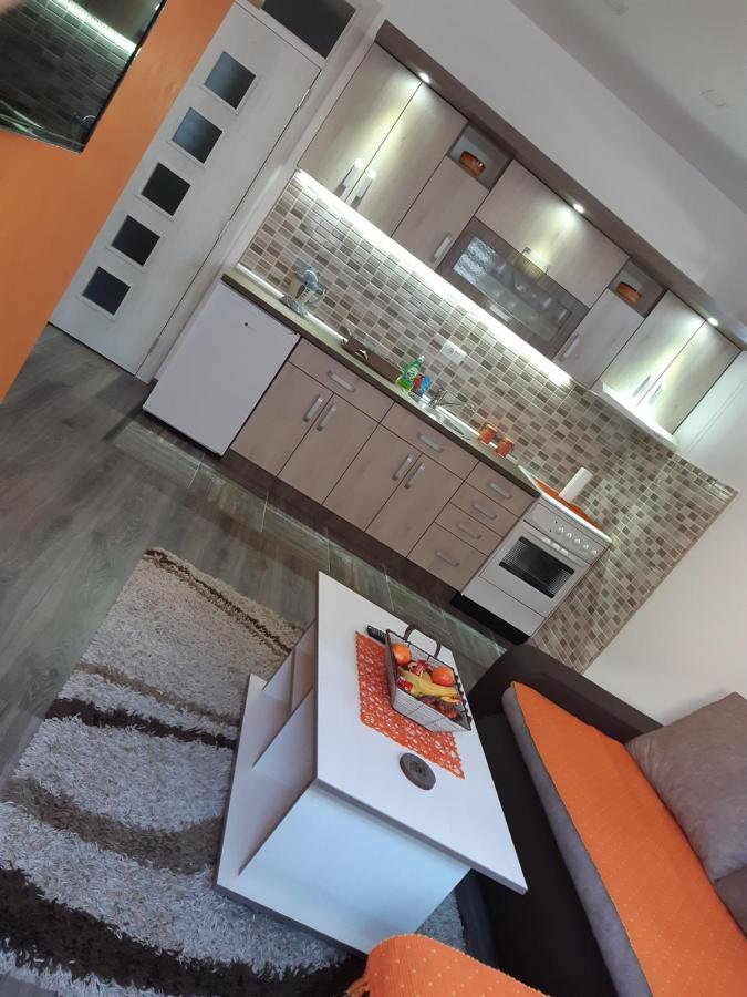Apartman Hedonija โนวาวาโรช ภายนอก รูปภาพ
