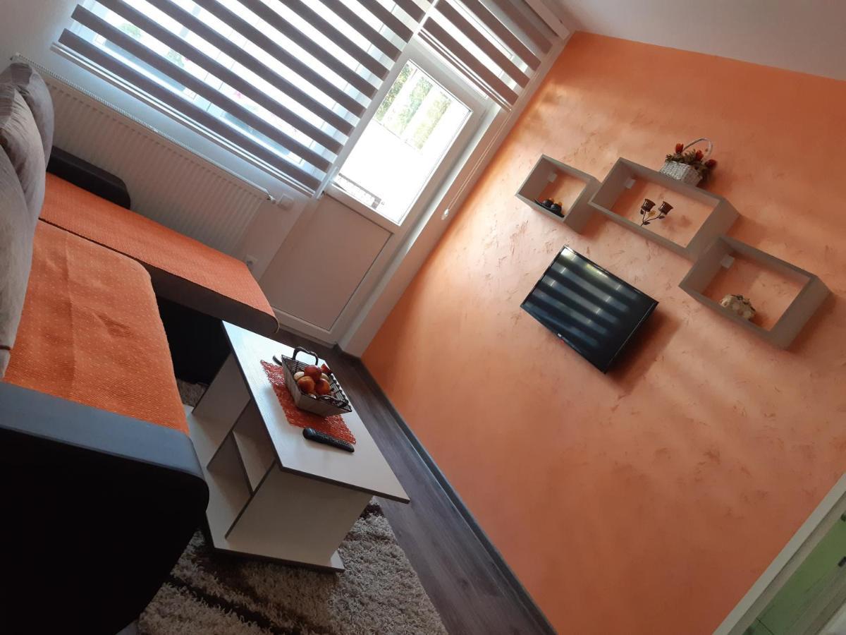 Apartman Hedonija โนวาวาโรช ภายนอก รูปภาพ