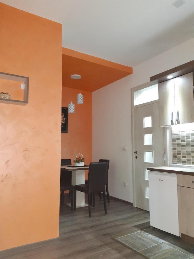 Apartman Hedonija โนวาวาโรช ภายนอก รูปภาพ