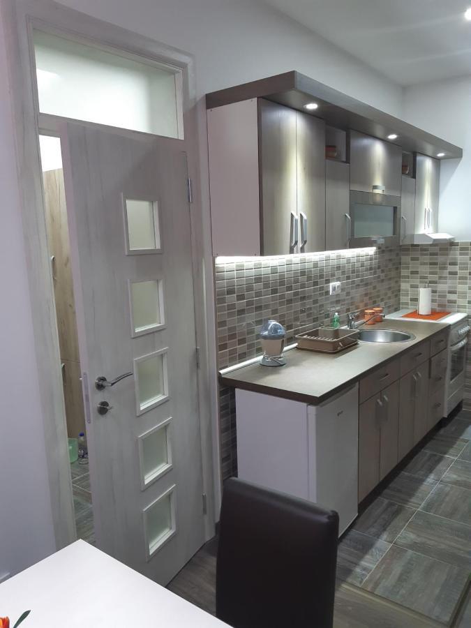 Apartman Hedonija โนวาวาโรช ภายนอก รูปภาพ