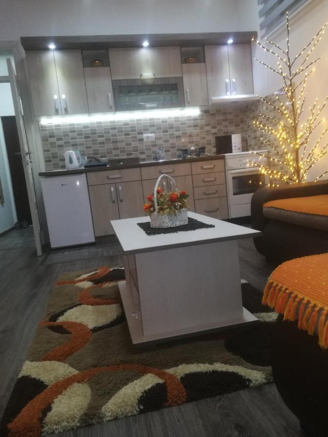 Apartman Hedonija โนวาวาโรช ภายนอก รูปภาพ
