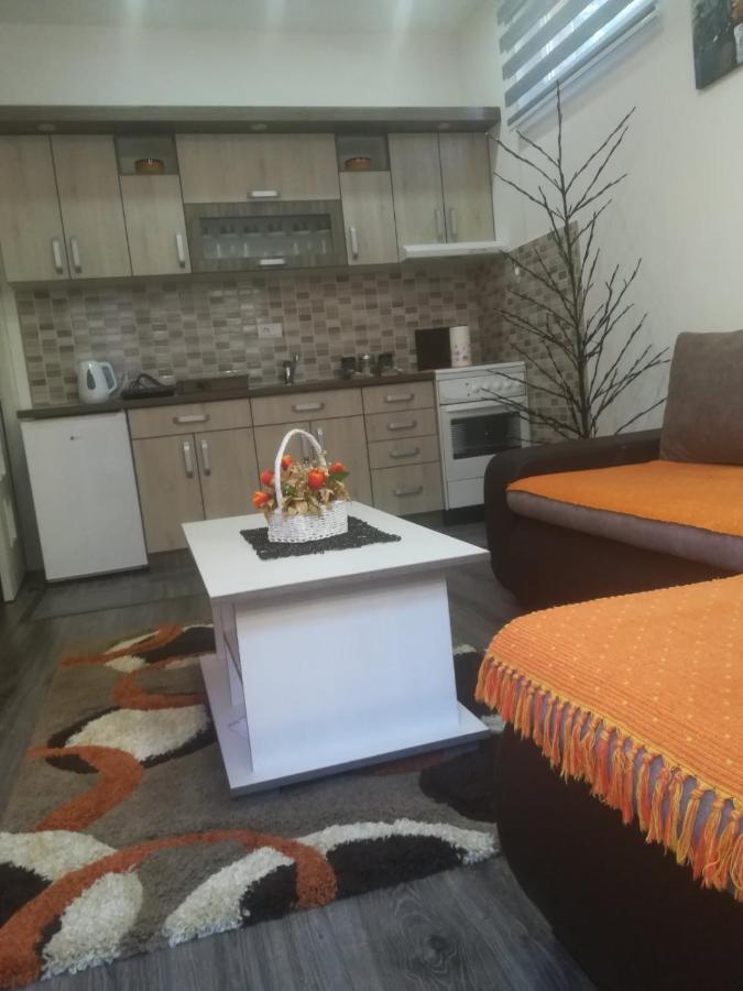 Apartman Hedonija โนวาวาโรช ภายนอก รูปภาพ